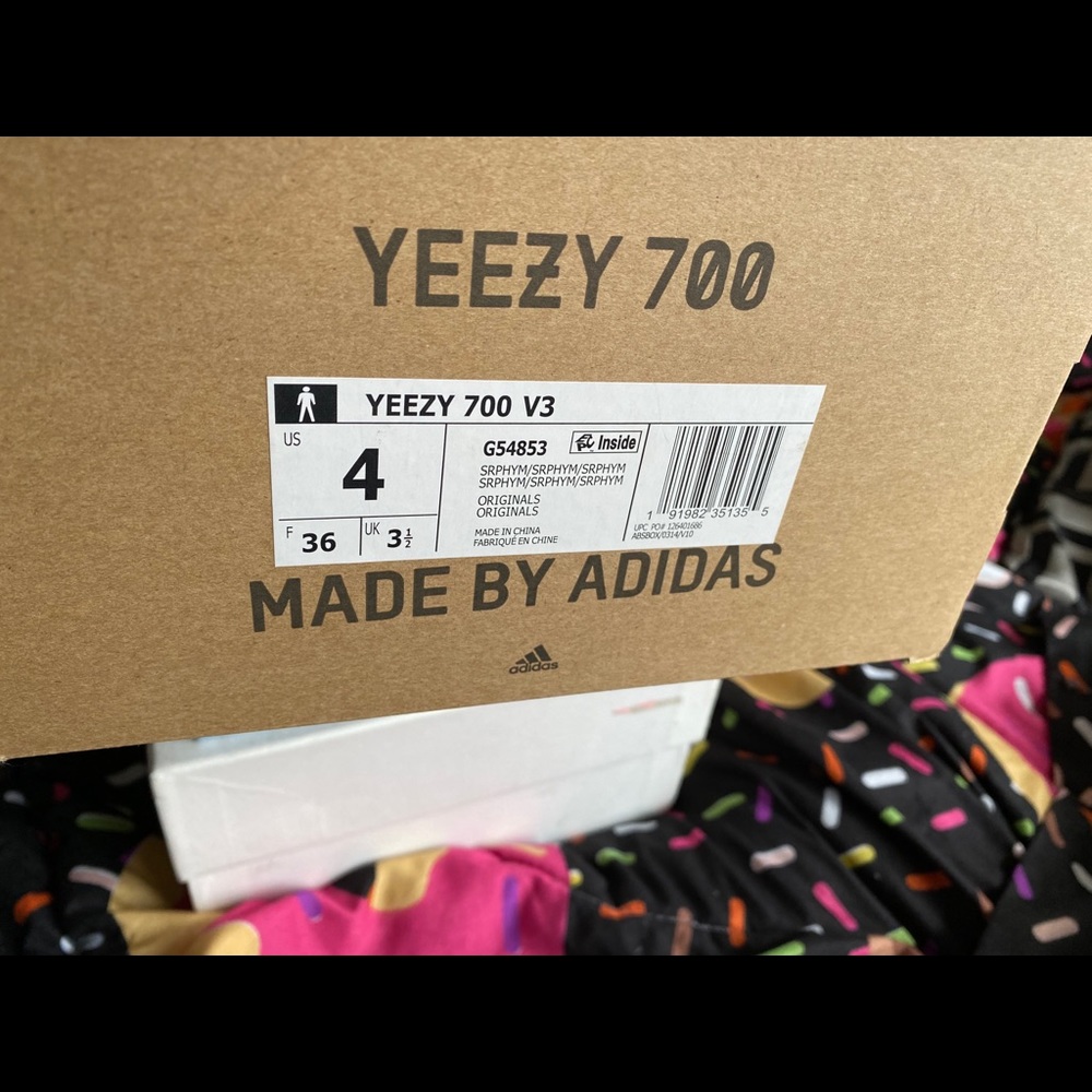 Yeezys 700 - Picture 3 of 5